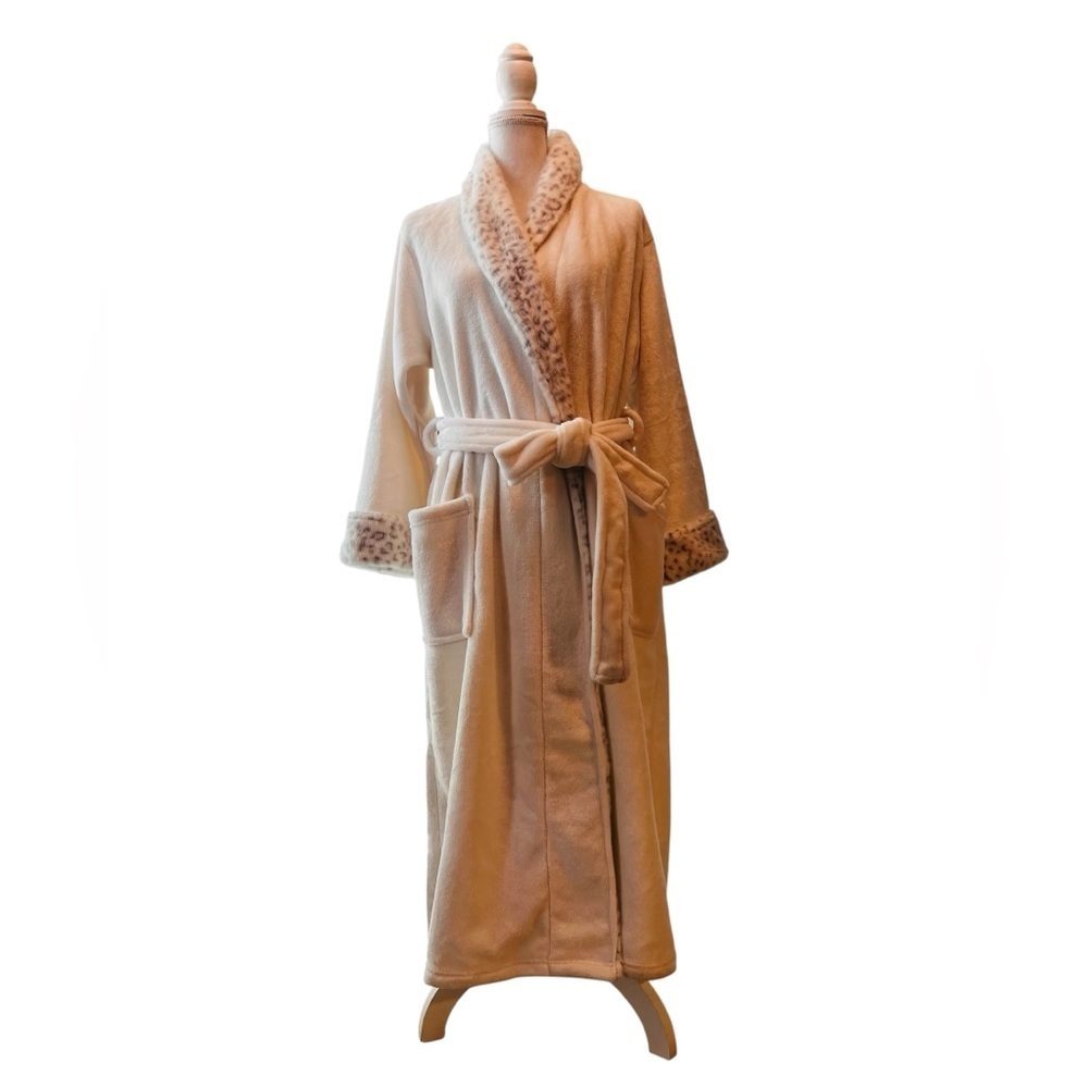 Natori Cream Robe With Leopard Trim in brown,gray and cream Size Large